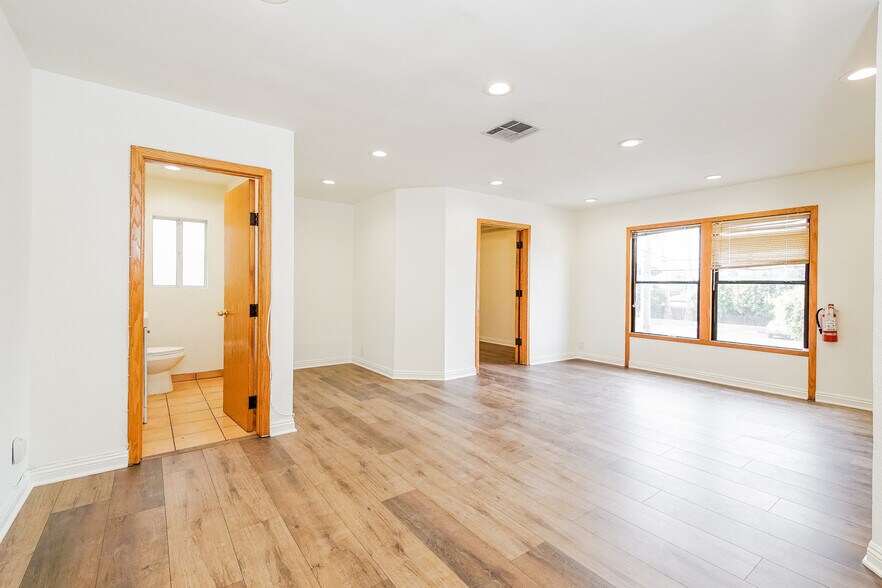 337-3 Washington Blvd, Venice, CA à louer - Photo de l’immeuble – Image 1 sur 17