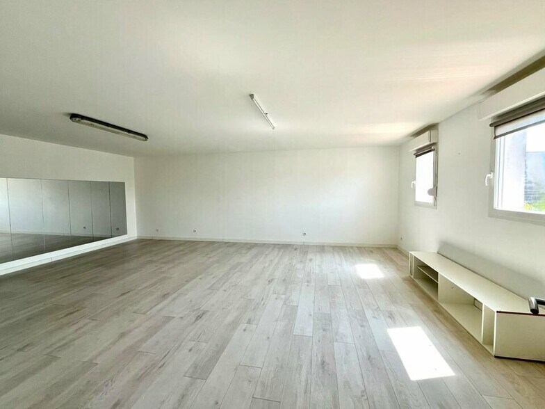 Bureau dans Roquebrune Sur Argens à louer - Photo intérieure – Image 2 sur 6