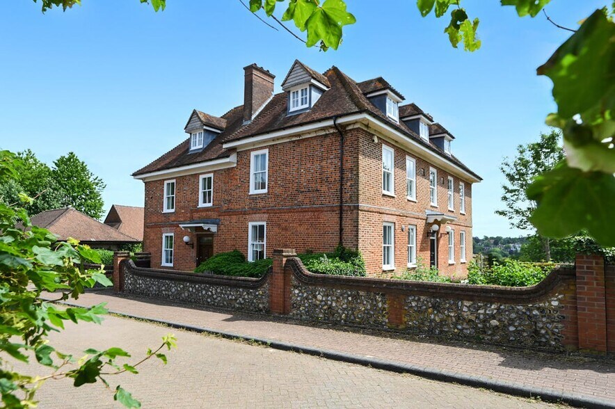 14 Glovers Clos, Westerham à louer - Photo de l’immeuble – Image 2 sur 2