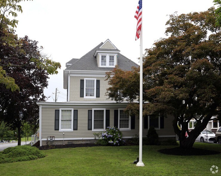 1952 Commerce St, Yorktown Heights, NY à vendre - Photo de l’immeuble – Image 2 sur 13