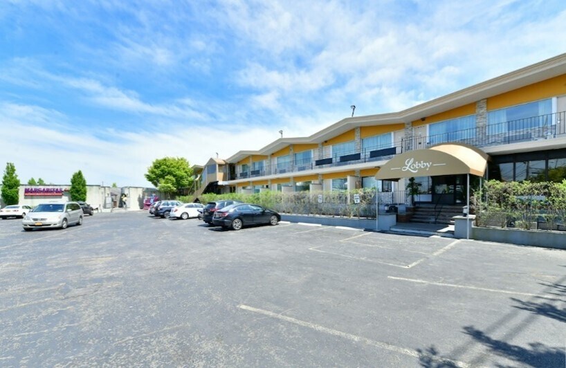 445 S Main St, Freeport, NY à louer - Photo de l’immeuble – Image 3 sur 11