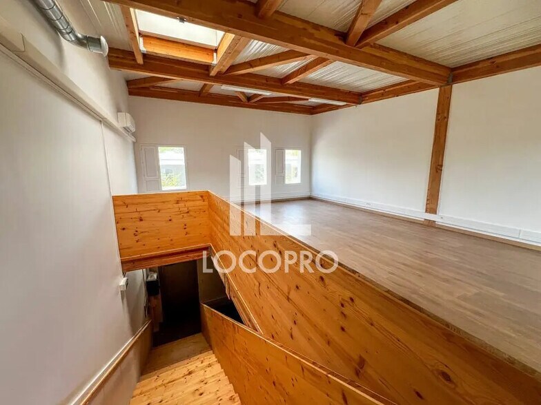 Local d’activités dans Avignon à louer - Photo de l’immeuble – Image 2 sur 5