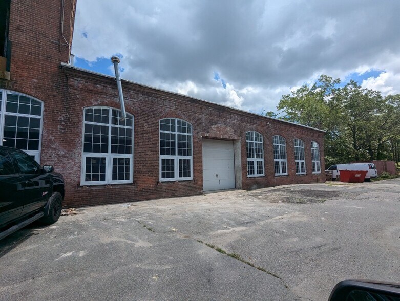 70 Moshassuck Rd, Lincoln, RI à louer - Photo de l’immeuble – Image 3 sur 19