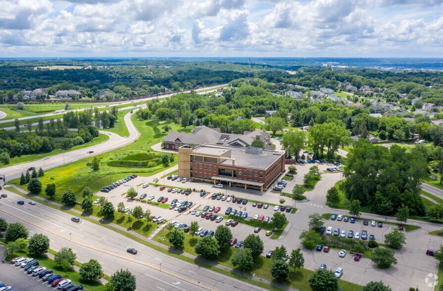 6025 SE Lake Rd SE, Woodbury, MN à louer - Photo de l’immeuble – Image 2 sur 7