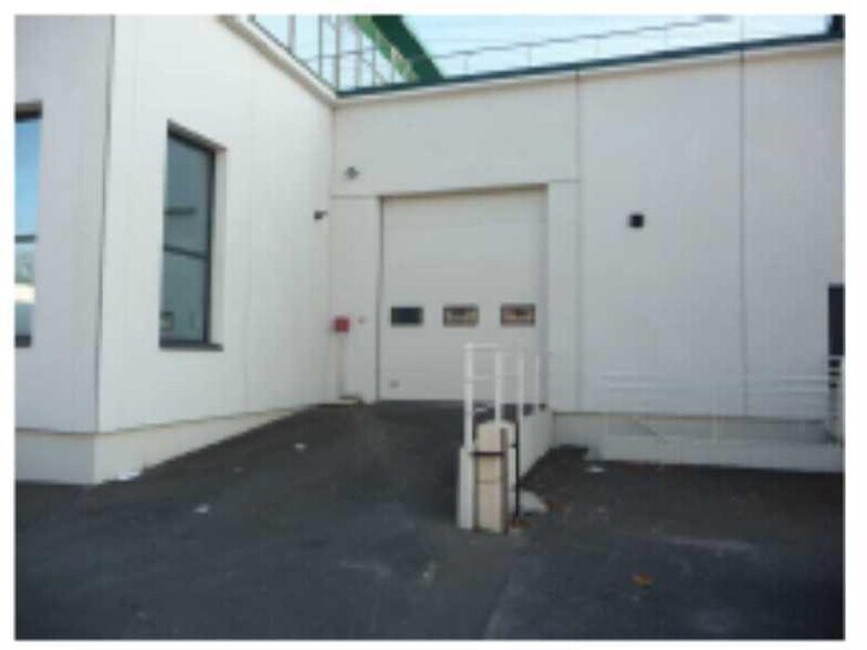Industriel/Logistique dans Villeneuve-la-Garenne à louer - Photo de l’immeuble – Image 2 sur 8