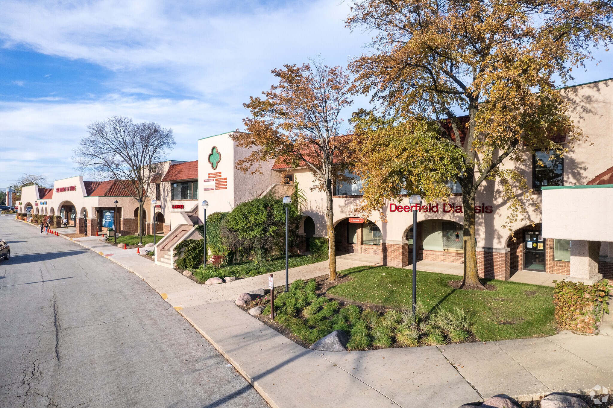 401-499 Lake Cook Rd, Deerfield, IL à louer Photo principale– Image 1 sur 10