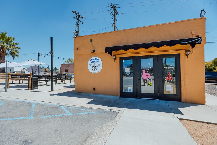 950 Calimesa Blvd, Calimesa, CA à vendre - Photo de l’immeuble – Image 2 sur 29