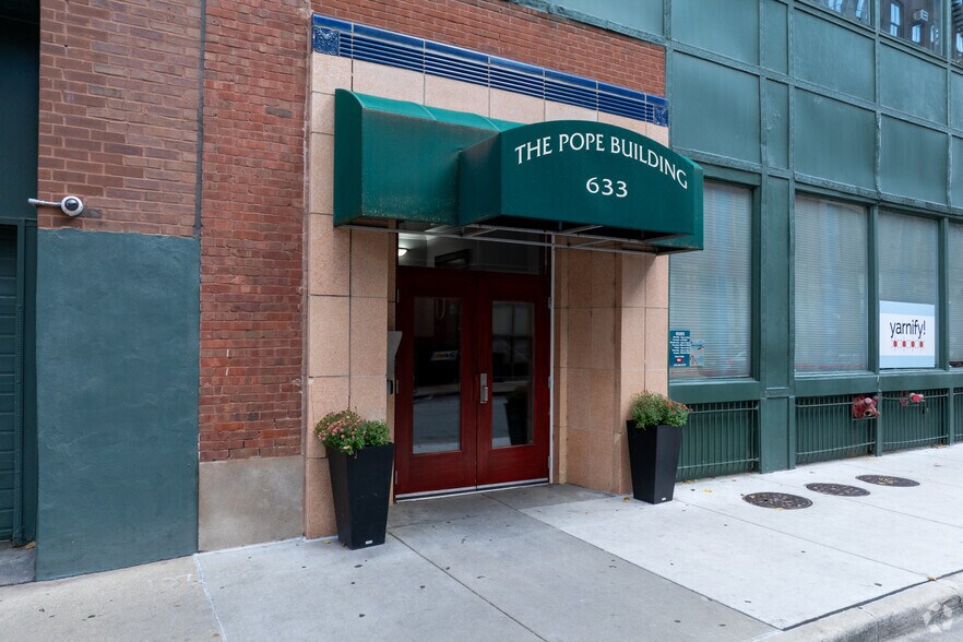 633 S Plymouth Ct, Chicago, IL à louer - Photo de l’immeuble – Image 3 sur 12
