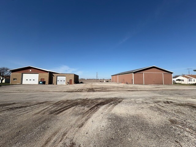 7365 Chiniquy st, Saint Anne, IL à vendre - Photo de l’immeuble – Image 1 sur 8