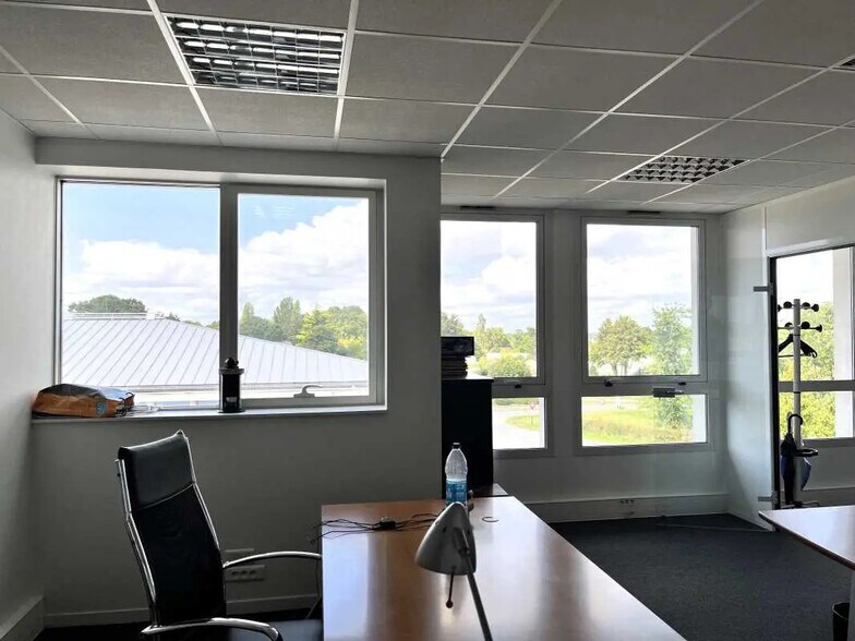 Bureau dans Pacé à louer - Photo de l’immeuble – Image 3 sur 5