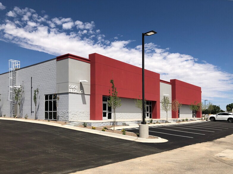 5951 Luckett Ct, El Paso, TX à louer - Photo de l’immeuble – Image 2 sur 9
