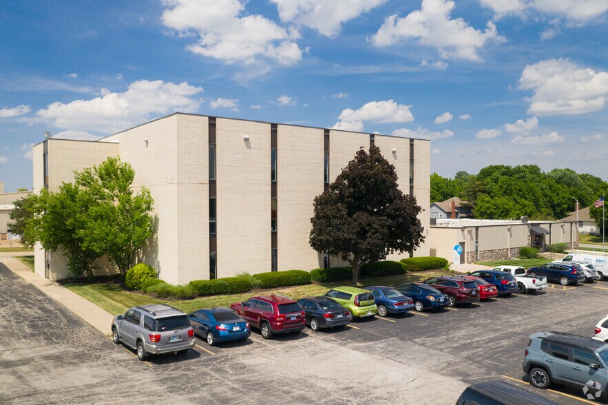 401 S Clairborne Rd, Olathe, KS à vendre - Photo de l’immeuble – Image 2 sur 3