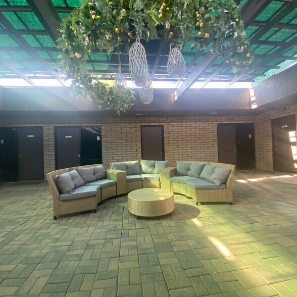 2201 S McClintock Dr, Tempe, AZ à louer - Photo de l’immeuble – Image 2 sur 17