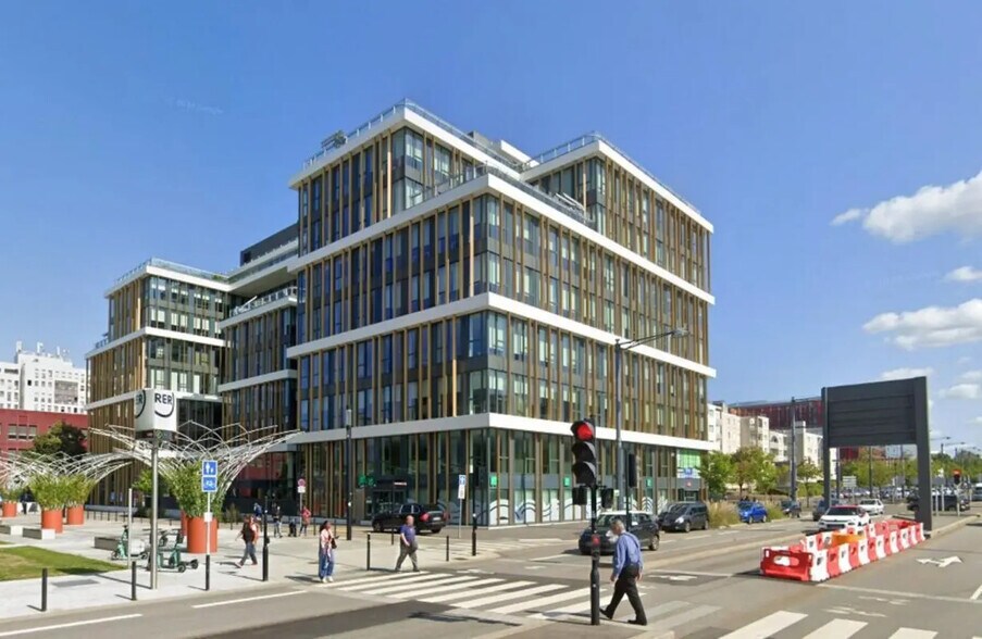 Bureau dans Montigny-le-Bretonneux à louer - Photo de l’immeuble – Image 3 sur 5