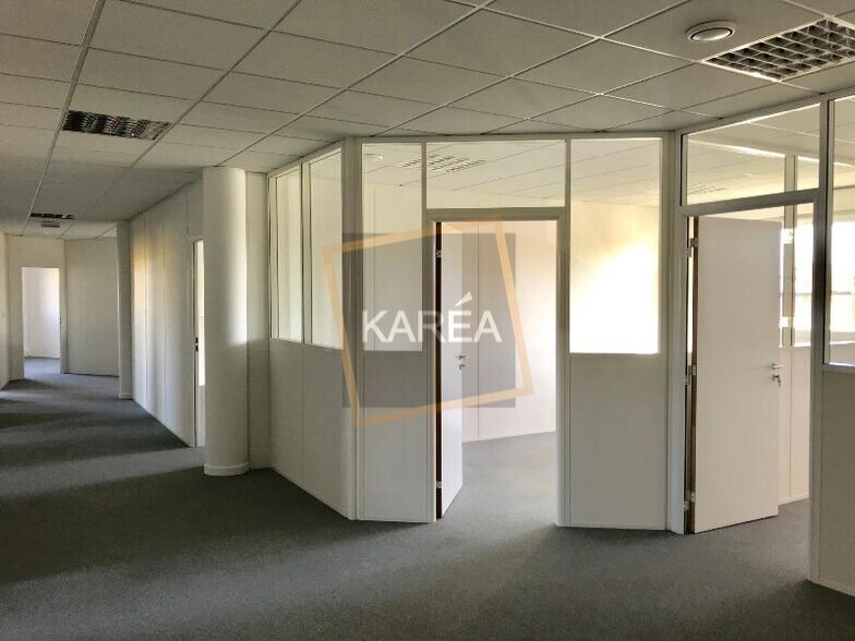 Bureau dans Magny-le-Hongre à louer - Photo de l’immeuble – Image 1 sur 5