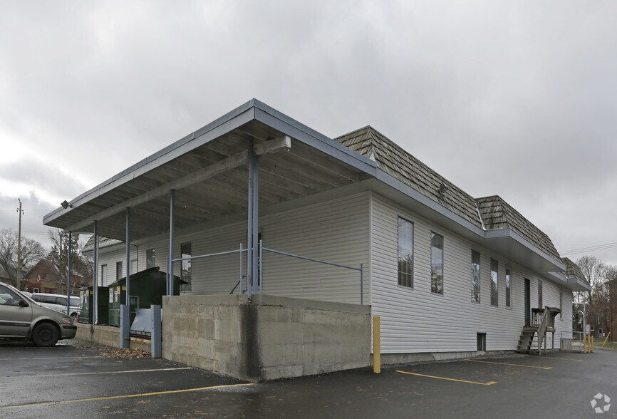 96-100 Highland Rd W, Kitchener, ON à louer - Photo de l’immeuble – Image 3 sur 8