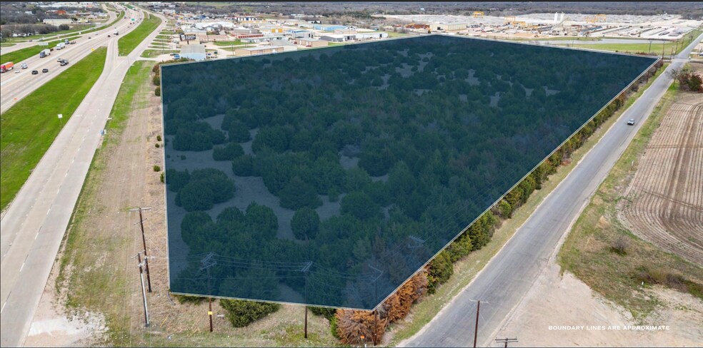 27.65 Acres on S IH35, Elm Mott, TX à vendre - Photo principale – Image 1 sur 5