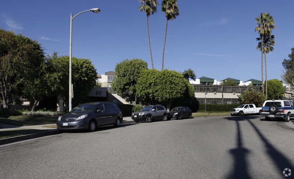 6717 Wilkinson Ave, North Hollywood, CA à vendre - Photo principale – Image 3 sur 6