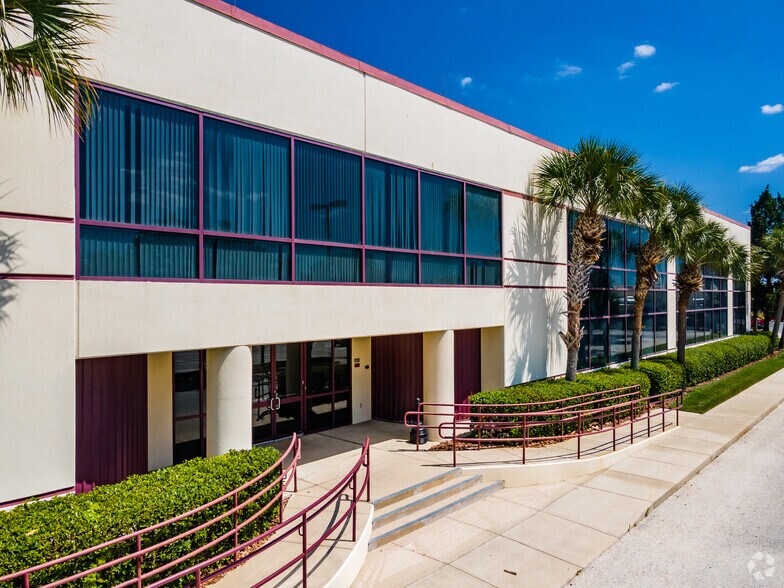 7935 114th Ave, Largo, FL à vendre - Photo de l’immeuble – Image 2 sur 6