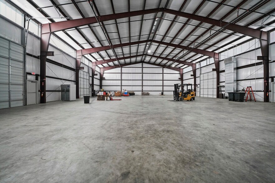 3185 Pollok Dr, Conroe, TX à louer - Photo intérieure – Image 2 sur 19