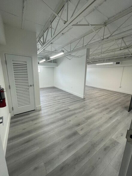 777 NE 125th St, North Miami, FL à louer - Photo de l’immeuble – Image 3 sur 9