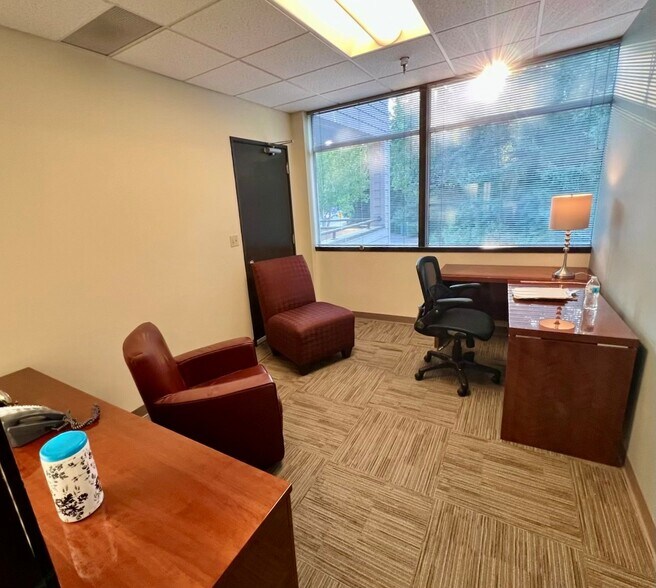 17530 NE Union Hill Rd, Redmond, WA à vendre - Photo intérieure – Image 3 sur 9