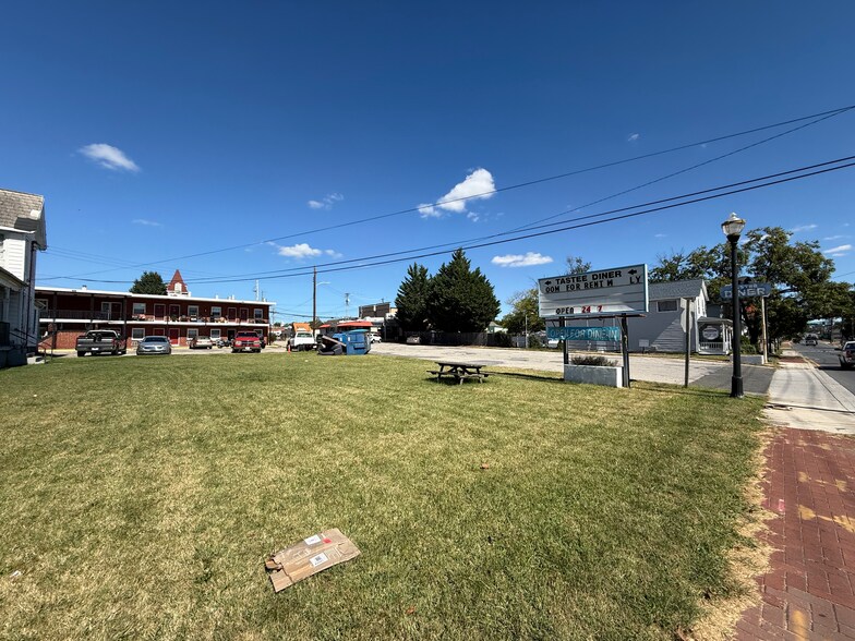 118 Washington Blvd S, Laurel, MD à vendre - Photo de l’immeuble – Image 2 sur 6