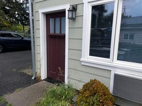 111 W 1st St, Cloverdale, CA à louer Photo de l’immeuble– Image 1 sur 7