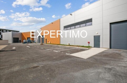 Local d’activités dans Grigny à louer - Photo de l’immeuble – Image 1 sur 12
