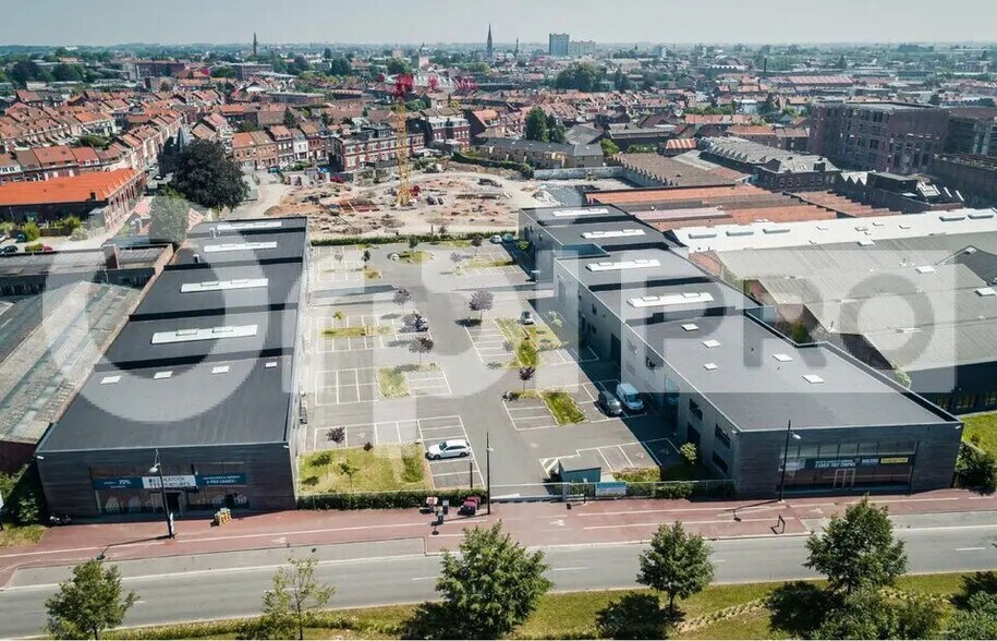 Industriel/Logistique dans NEUVILLE-EN-FERRAIN à louer - Photo de l’immeuble – Image 1 sur 4
