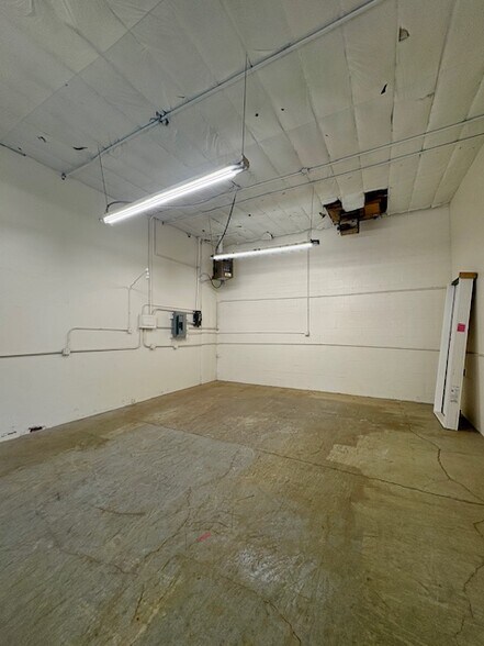 126 San Antonio Cir, Mountain View, CA à louer - Photo de l’immeuble – Image 3 sur 15