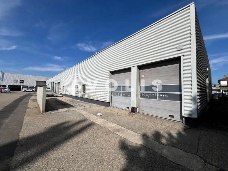 Local d’activités dans Vénissieux à louer - Photo de l’immeuble – Image 1 sur 11