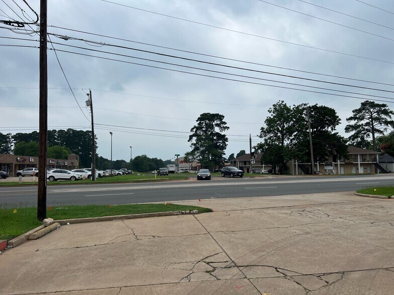 2318 Judson Rd, Longview, TX à louer - Photo de l’immeuble – Image 2 sur 2