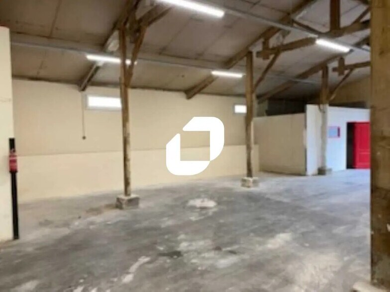 Local d’activités dans Jouars-Pontchartrain à louer - Photo de l’immeuble – Image 3 sur 11