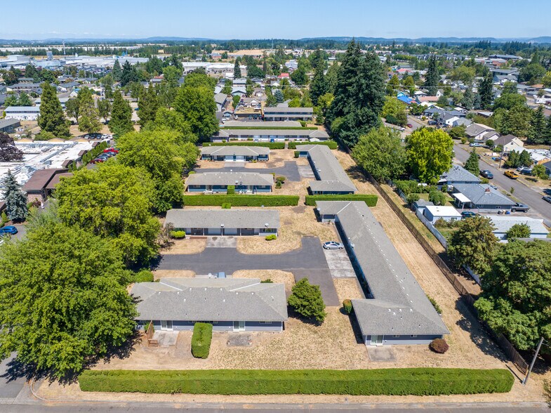155 S 8th St, Lebanon, OR à vendre - Photo de l’immeuble – Image 1 sur 19