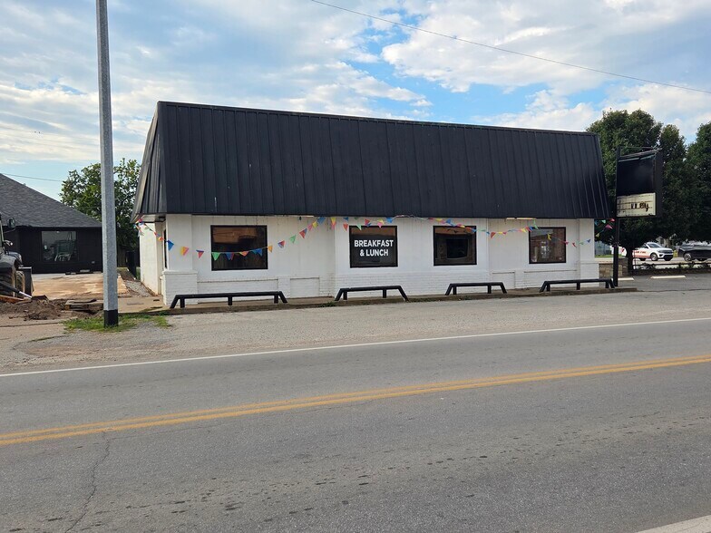 8225 Ok-17 Hwy, Elgin, OK à vendre - Photo de l’immeuble – Image 1 sur 5