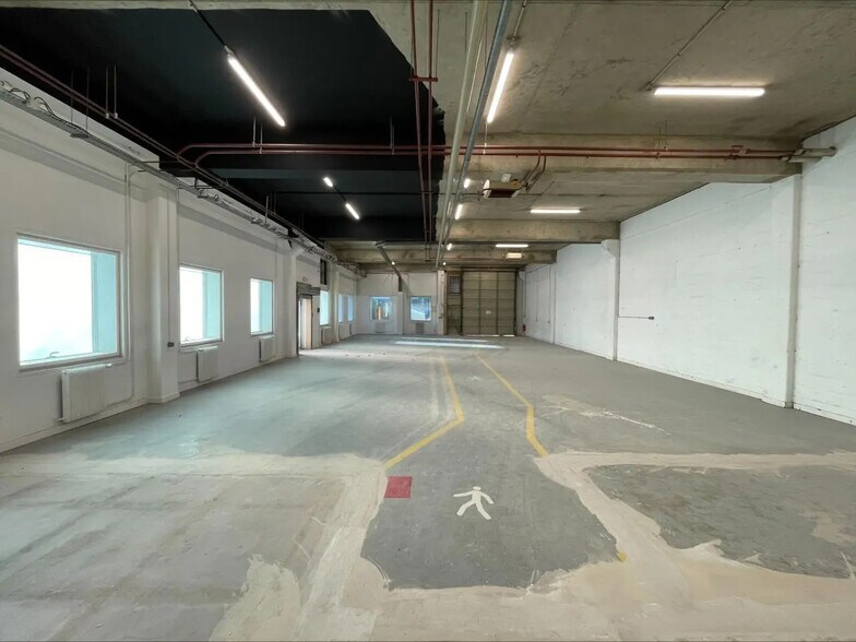 Local d’activités dans Nanterre à louer - Photo intérieure – Image 3 sur 10