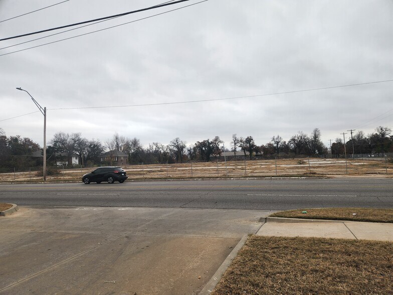 6224 NW 10th St, Oklahoma City, OK à vendre - Photo de l’immeuble – Image 1 sur 6