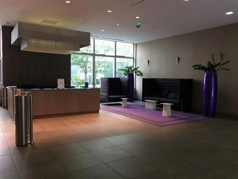 Bureau dans Saint-Denis à louer - Photo de l’immeuble – Image 2 sur 3