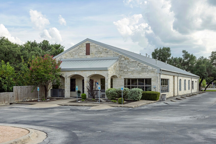 3721 Williams Dr, Georgetown, TX à louer - Photo principale – Image 2 sur 12