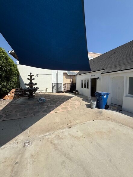 8218 W Sunset Blvd, West Hollywood, CA à louer - Photo de l’immeuble – Image 2 sur 22