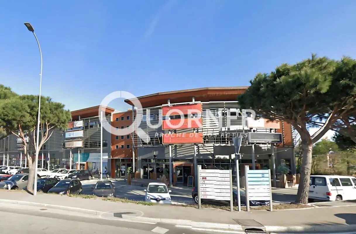 Local commercial dans Fréjus à louer Photo de l’immeuble– Image 1 sur 4