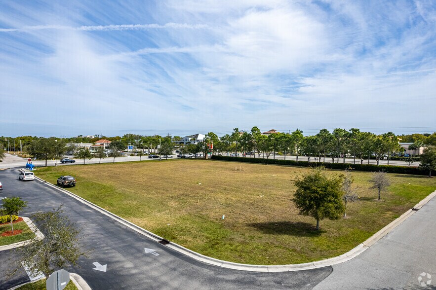 11551 Majestic Palms Blvd, Fort Myers, FL à louer - Photo de l’immeuble – Image 3 sur 4