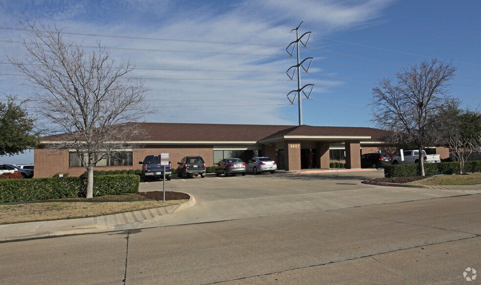 4601 Hollow Tree Dr, Arlington, TX à louer - Photo de l’immeuble – Image 2 sur 43