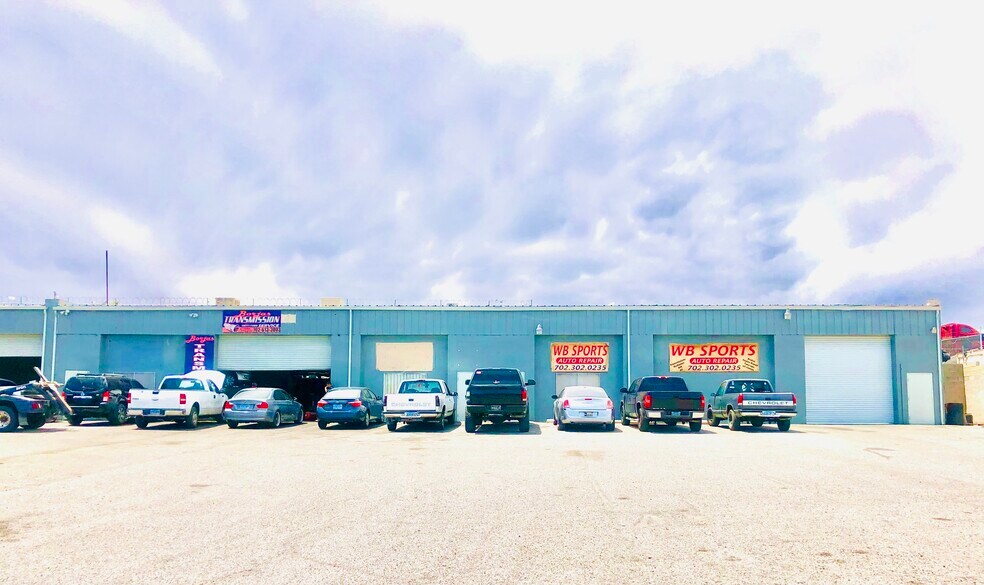 2061 Losee Rd, North Las Vegas, NV à vendre - Photo de l’immeuble – Image 2 sur 4