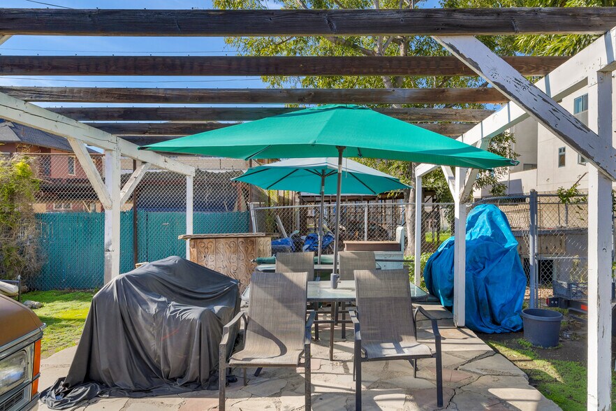 1470 W Adams Blvd, Los Angeles, CA à vendre - Photo de l’immeuble – Image 2 sur 105