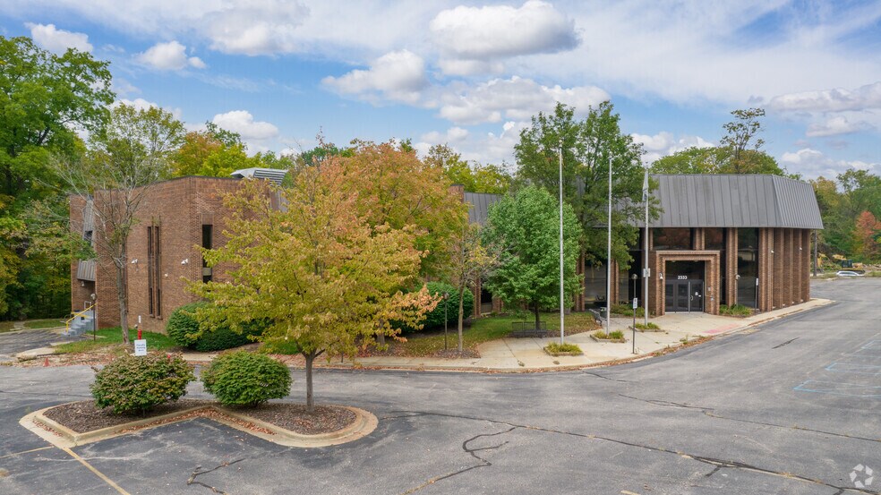 2333 East Beltline Ave SE, Grand Rapids, MI à vendre - Photo de l’immeuble – Image 2 sur 3