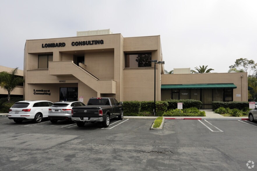 16902 Bolsa Chica St, Huntington Beach, CA à louer - Photo de l’immeuble – Image 2 sur 3