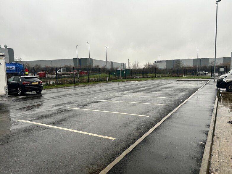 2 Sir Isaac Newton Way, Rochdale à louer - Photo de l’immeuble – Image 2 sur 7