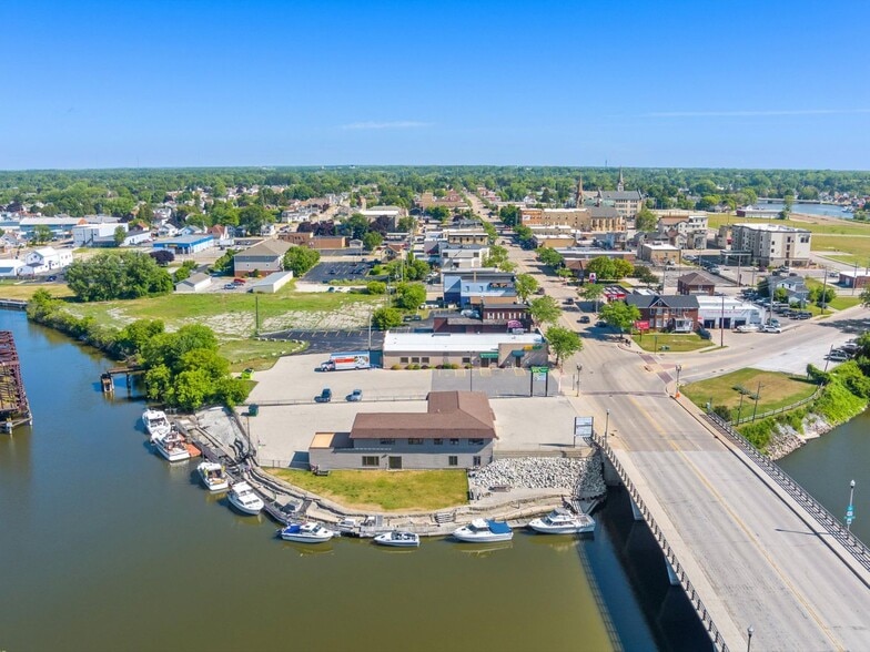 1308 Washington St, Two Rivers, WI à vendre - Aérien – Image 2 sur 24